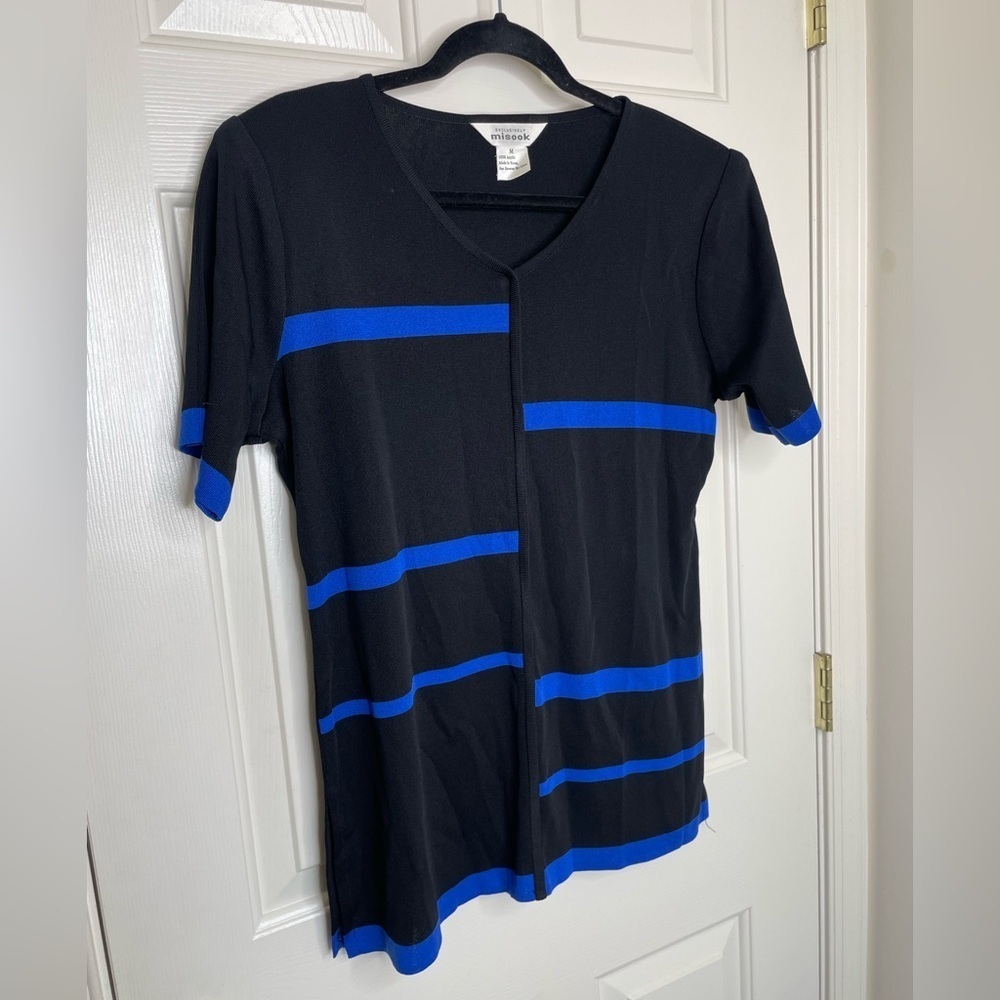 Exclusively Misook Black Blue Stripe Knit Blouse Short Sleeve V-Neck Top Size M - Picture 2 of 9